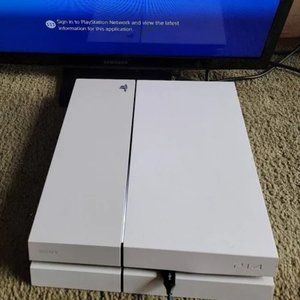 Used PS4 Slim White Console and PS4 Remote Control